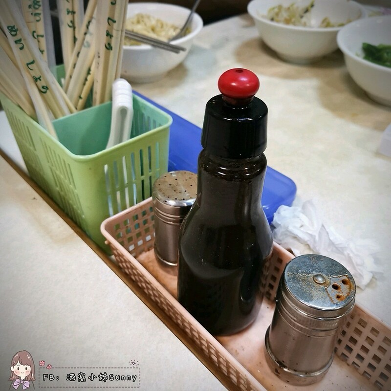 東市場鍾丸仔麵 地址：嘉義市維新路14號 電話：（05）276-8257 時間：11：00～14：00、17：00～20：00（週日休） 價格：丸仔意麵40元