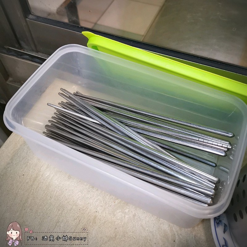 東市場鍾丸仔麵 地址：嘉義市維新路14號 電話：（05）276-8257 時間：11：00～14：00、17：00～20：00（週日休） 價格：丸仔意麵40元