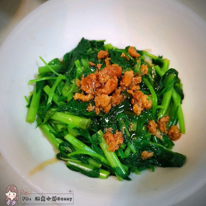 東市場鍾丸仔麵 地址：嘉義市維新路14號 電話：（05）276-8257 時間：11：00～14：00、17：00～20：00（週日休） 價格：丸仔意麵40元