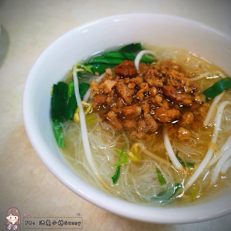 東市場鍾丸仔麵 地址：嘉義市維新路14號 電話：（05）276-8257 時間：11：00～14：00、17：00～20：00（週日休） 價格：丸仔意麵40元