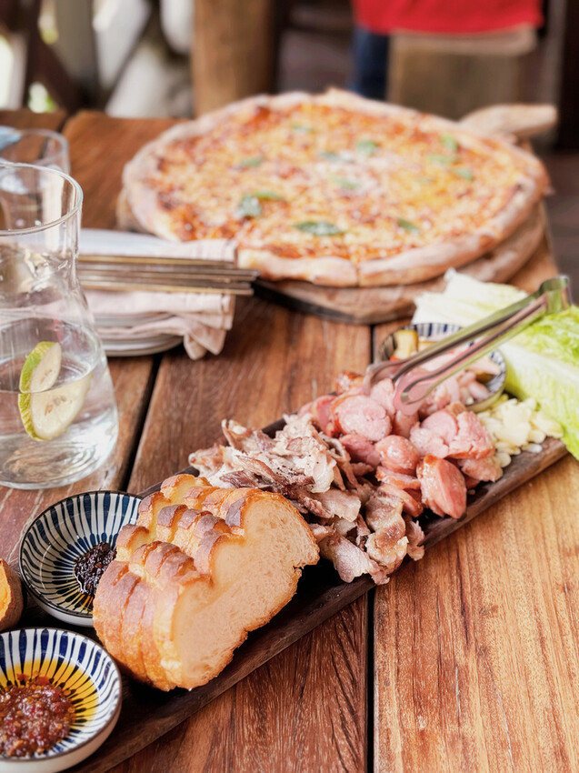 嘉義阿里山HANA廚房!山中隱藏版南非風味餐廳,手工披薩 鄒族烤肉盤。