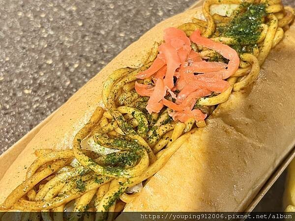 台北市中正區台北中正區｜福岡天神屋台炒麵麵包 台北總店，隱身在巷弄中的日式風味，吃比看起來清爽無負擔，只有外帶也