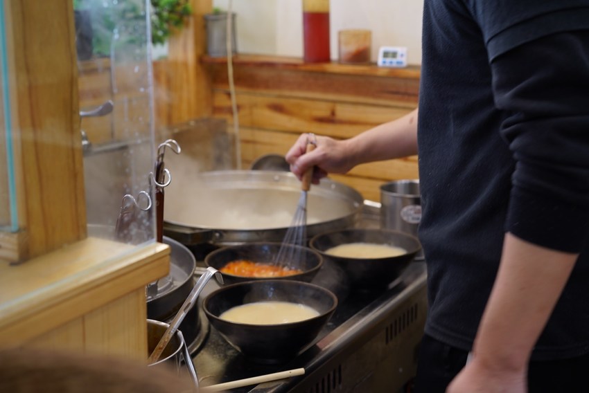 新竹城隍廟周邊美食『安田麵屋』平價美味拉麵、丼飯。大份量！
