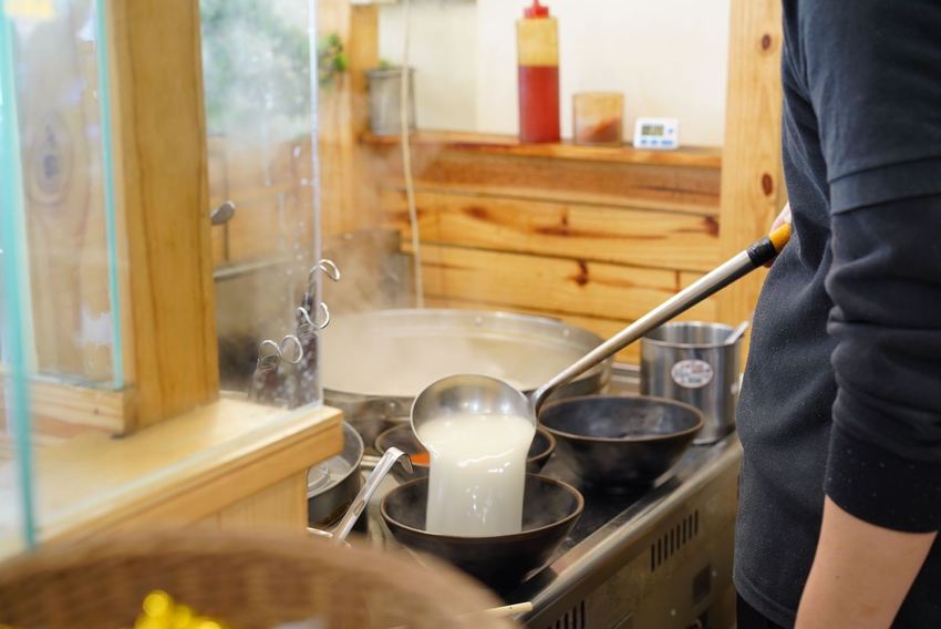 新竹城隍廟周邊美食『安田麵屋』平價美味拉麵、丼飯。大份量！