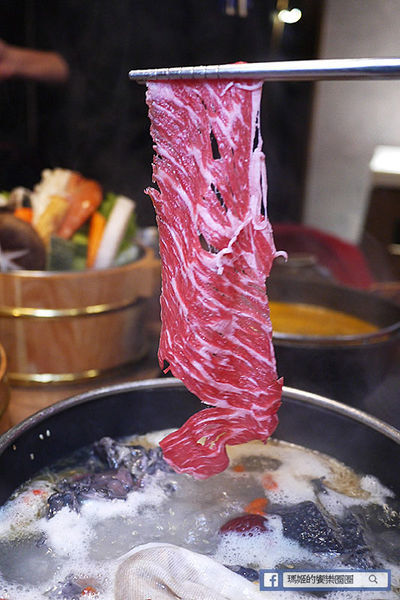 基隆火鍋推薦【暖鍋物】基隆宵夜推薦/基隆必吃牛奶鍋/燒酒雞鍋/咖哩鍋