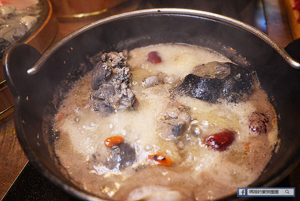 基隆火鍋推薦【暖鍋物】基隆宵夜推薦/基隆必吃牛奶鍋/燒酒雞鍋/咖哩鍋