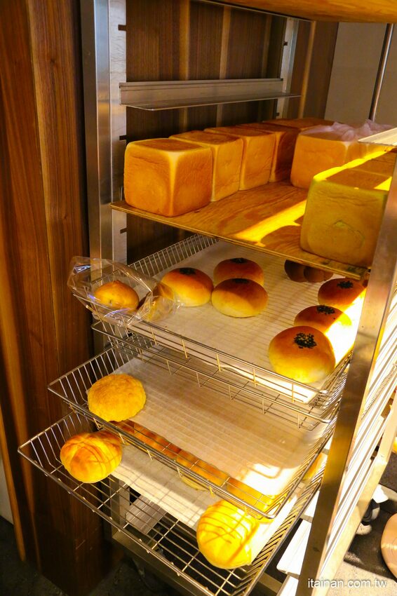 台南最美的文青麵包「方云云麵包店」每天限量秒殺的職人手作烘焙，除了雲朵吐司100%職人生吐司也讓人驚艷! - 台南好Food遊