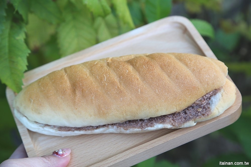 台南中西區美食|巷弄裡每天只賣2.5小時的時尚風麵包『方云云麵包店』像雲朵般的夢幻吐司,不預訂吃不到!! - 台南好Food遊