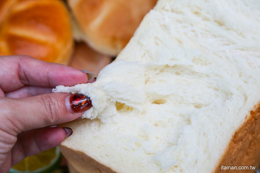 台南最美的文青麵包「方云云麵包店」每天限量秒殺的職人手作烘焙，除了雲朵吐司100%職人生吐司也讓人驚艷! - 台南好Food遊