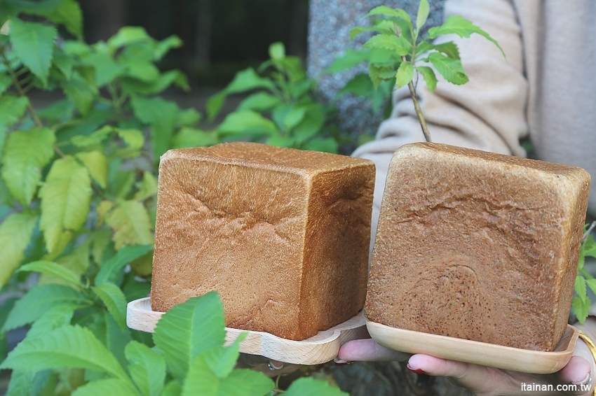 台南中西區美食|巷弄裡每天只賣2.5小時的時尚風麵包『方云云麵包店』像雲朵般的夢幻吐司,不預訂吃不到!! - 台南好Food遊