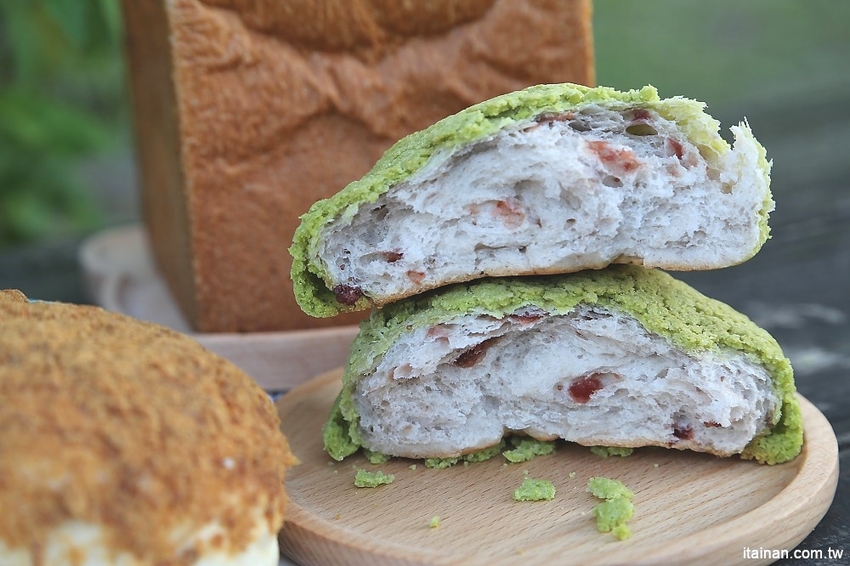 台南中西區美食|巷弄裡每天只賣2.5小時的時尚風麵包『方云云麵包店』像雲朵般的夢幻吐司,不預訂吃不到!! - 台南好Food遊