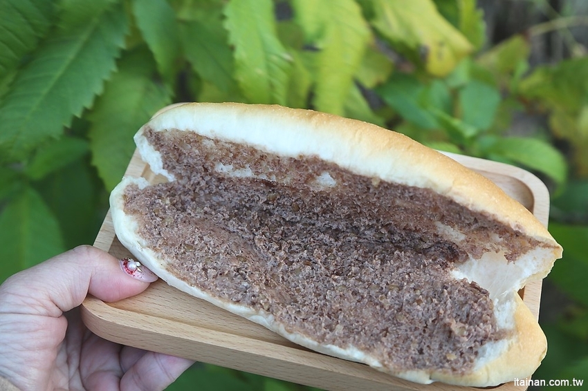 台南中西區美食|巷弄裡每天只賣2.5小時的時尚風麵包『方云云麵包店』像雲朵般的夢幻吐司,不預訂吃不到!! - 台南好Food遊