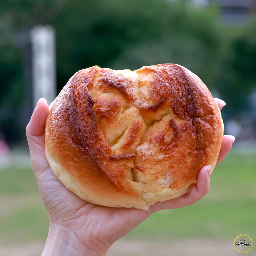 台南母親節麵包／限時限量供應只賣2.5小時／隱身巷弄不小心就迷路找不到／沒預訂可能買不到／每天推出不同品項／不惜成本堅持品質嚴選原物料