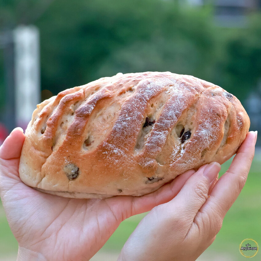 台南母親節麵包／限時限量供應只賣2.5小時／隱身巷弄不小心就迷路找不到／沒預訂可能買不到／每天推出不同品項／不惜成本堅持品質嚴選原物料