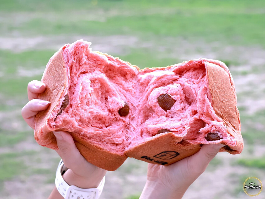 台南母親節麵包／限時限量供應只賣2.5小時／隱身巷弄不小心就迷路找不到／沒預訂可能買不到／每天推出不同品項／不惜成本堅持品質嚴選原物料