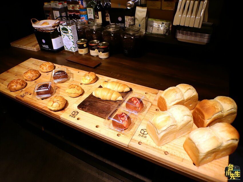 台南草莓季限定麵包／限量供應沒預訂買不到／傍晚才營業只賣2.5小時／隱身巷弄連google地圖都找不到／重視品質嚴選高等級原物料