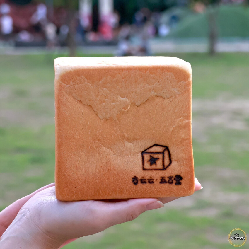 台南母親節麵包／限時限量供應只賣2.5小時／隱身巷弄不小心就迷路找不到／沒預訂可能買不到／每天推出不同品項／不惜成本堅持品質嚴選原物料