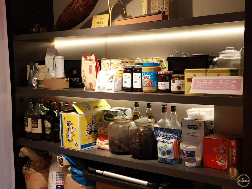 台南母親節麵包／限時限量供應只賣2.5小時／隱身巷弄不小心就迷路找不到／沒預訂可能買不到／每天推出不同品項／不惜成本堅持品質嚴選原物料