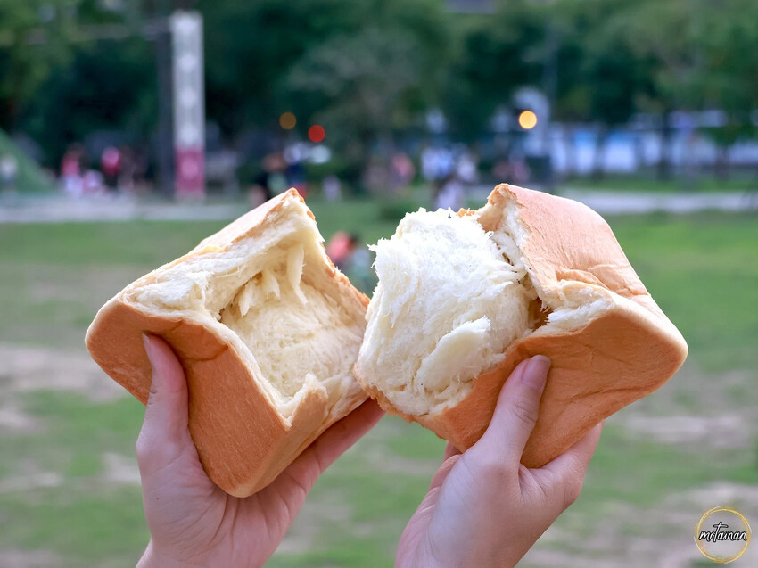 台南母親節麵包／限時限量供應只賣2.5小時／隱身巷弄不小心就迷路找不到／沒預訂可能買不到／每天推出不同品項／不惜成本堅持品質嚴選原物料