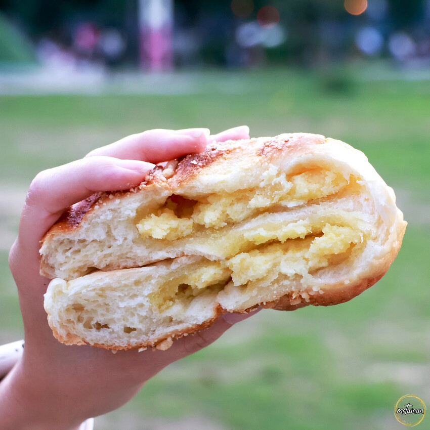 台南母親節麵包／限時限量供應只賣2.5小時／隱身巷弄不小心就迷路找不到／沒預訂可能買不到／每天推出不同品項／不惜成本堅持品質嚴選原物料