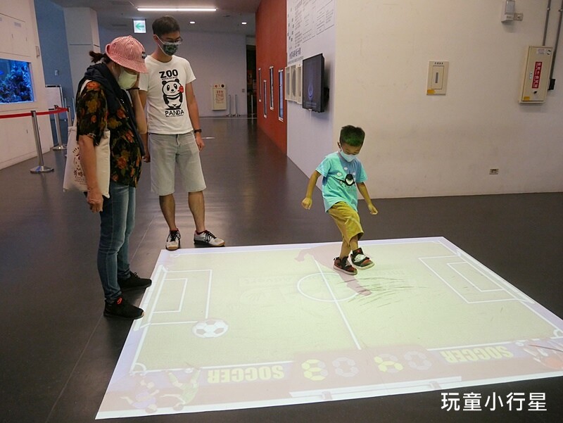 屏東室內景點｜台電南部展示館｜旋轉滑梯、互動設施、珊瑚迷宮