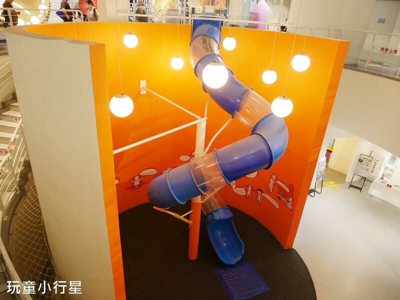 屏東室內景點｜台電南部展示館｜旋轉滑梯、互動設施、珊瑚迷宮
