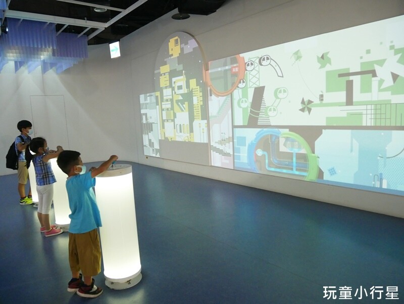 屏東室內景點｜台電南部展示館｜旋轉滑梯、互動設施、珊瑚迷宮