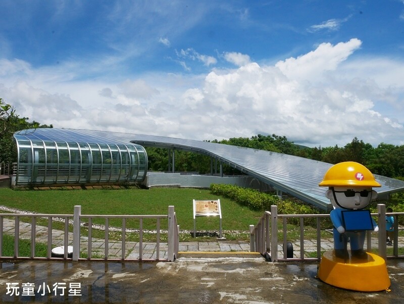 屏東室內景點｜台電南部展示館｜旋轉滑梯、互動設施、珊瑚迷宮