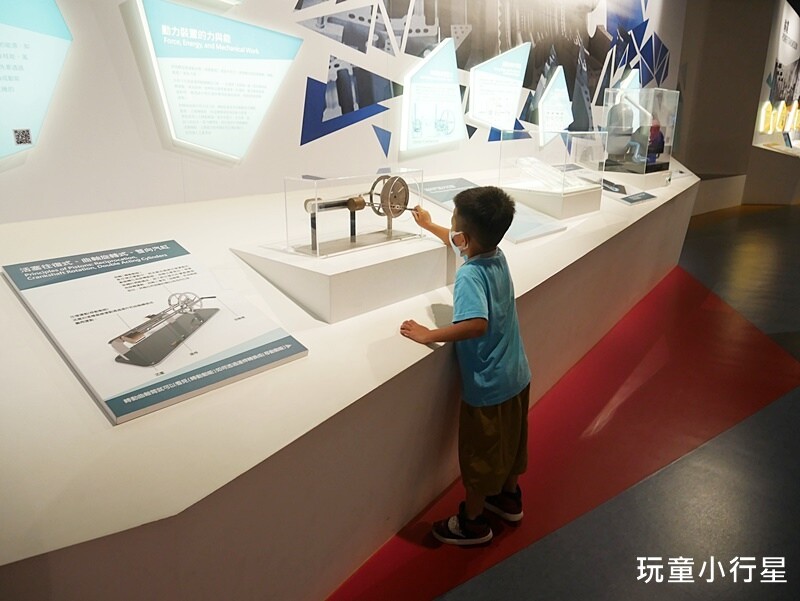 屏東室內景點｜台電南部展示館｜旋轉滑梯、互動設施、珊瑚迷宮