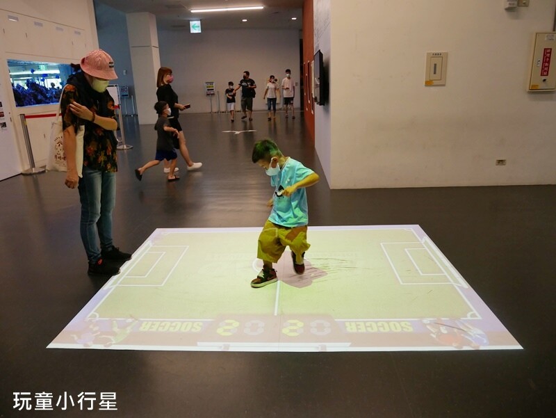 屏東室內景點｜台電南部展示館｜旋轉滑梯、互動設施、珊瑚迷宮