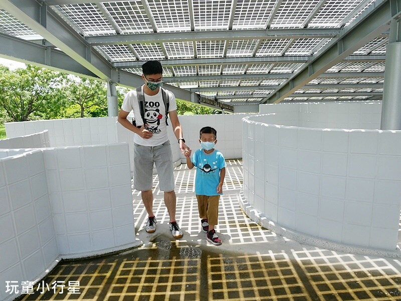 屏東室內景點｜台電南部展示館｜旋轉滑梯、互動設施、珊瑚迷宮