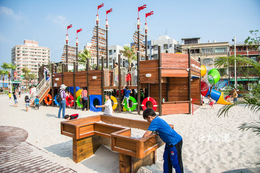 ｜特色公園｜永大公園，大型海盜船結合沙坑、盪鞦韆、溜滑梯等設施，一起來當北海小英雄 - 阿婷的旅行札記。