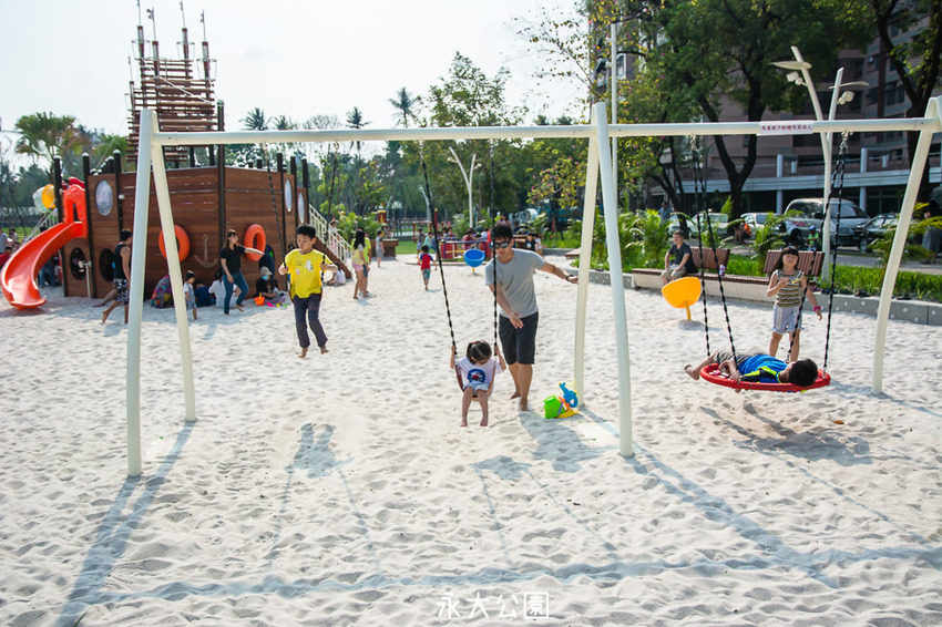 ｜特色公園｜永大公園，大型海盜船結合沙坑、盪鞦韆、溜滑梯等設施，一起來當北海小英雄 - 阿婷的旅行札記。