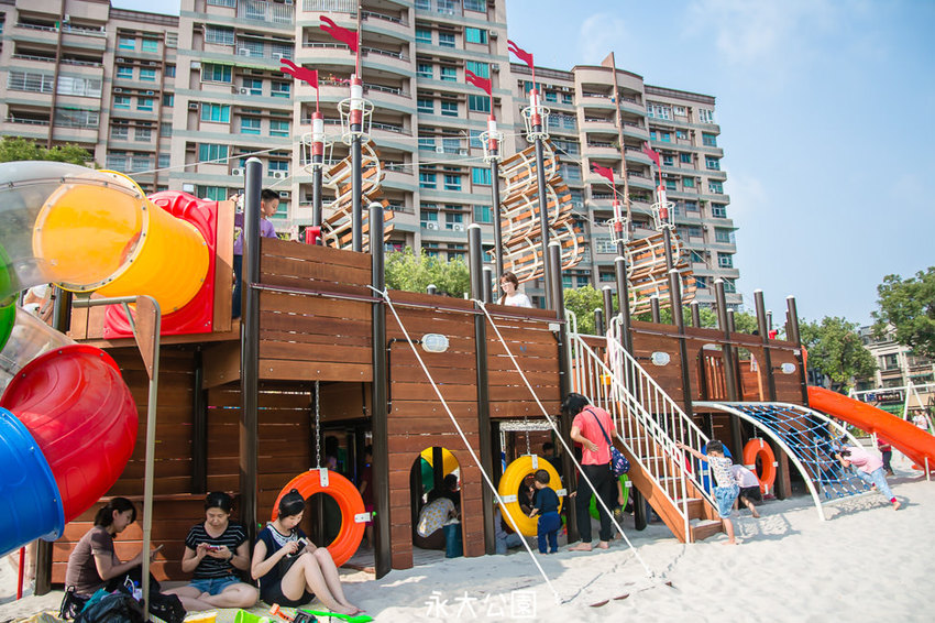 ｜特色公園｜永大公園，大型海盜船結合沙坑、盪鞦韆、溜滑梯等設施，一起來當北海小英雄 - 阿婷的旅行札記。
