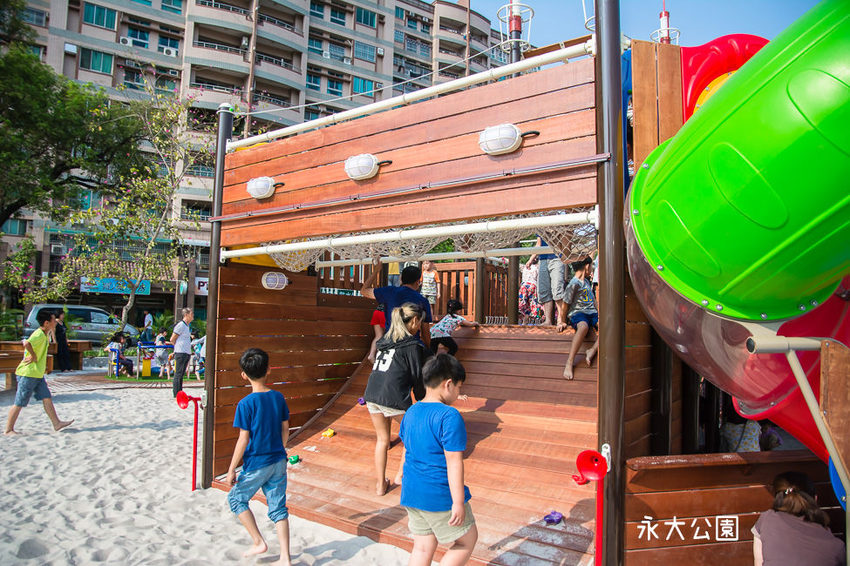 ｜特色公園｜永大公園，大型海盜船結合沙坑、盪鞦韆、溜滑梯等設施，一起來當北海小英雄 - 阿婷的旅行札記。