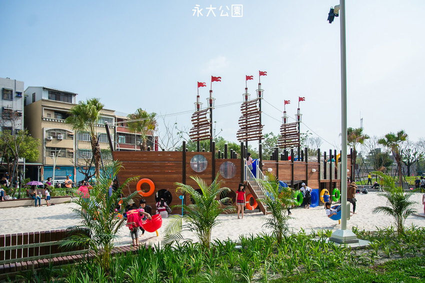 ｜特色公園｜永大公園，大型海盜船結合沙坑、盪鞦韆、溜滑梯等設施，一起來當北海小英雄 - 阿婷的旅行札記。