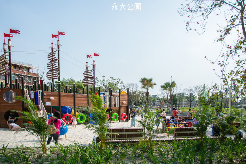 ｜特色公園｜永大公園，大型海盜船結合沙坑、盪鞦韆、溜滑梯等設施，一起來當北海小英雄 - 阿婷的旅行札記。