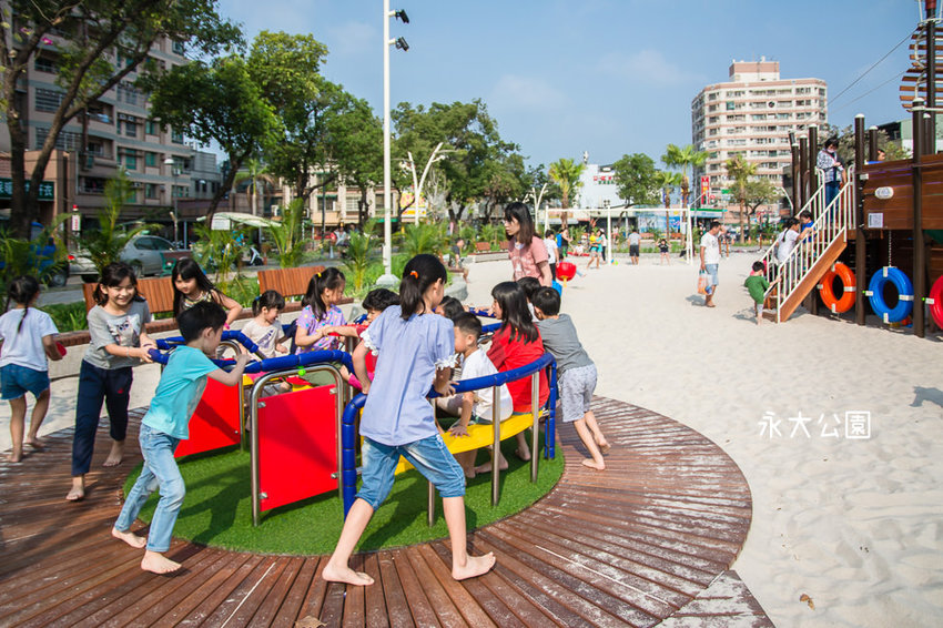 ｜特色公園｜永大公園，大型海盜船結合沙坑、盪鞦韆、溜滑梯等設施，一起來當北海小英雄 - 阿婷的旅行札記。