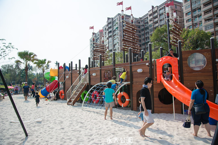 ｜特色公園｜永大公園，大型海盜船結合沙坑、盪鞦韆、溜滑梯等設施，一起來當北海小英雄 - 阿婷的旅行札記。