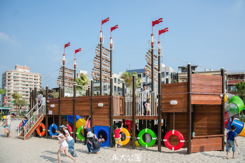 ｜特色公園｜永大公園，大型海盜船結合沙坑、盪鞦韆、溜滑梯等設施，一起來當北海小英雄 - 阿婷的旅行札記。