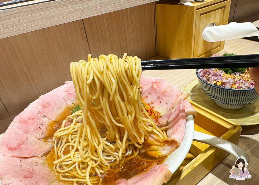 【新莊美食】熊越岳,排隊美食拉麵控必吃,內用加麵加湯免費,叉 【新莊美食】熊越岳,排隊美食拉麵控必吃,內用加麵加湯免費,叉