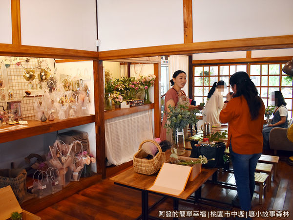 壢小故事森林06-好想送你花室內.JPG