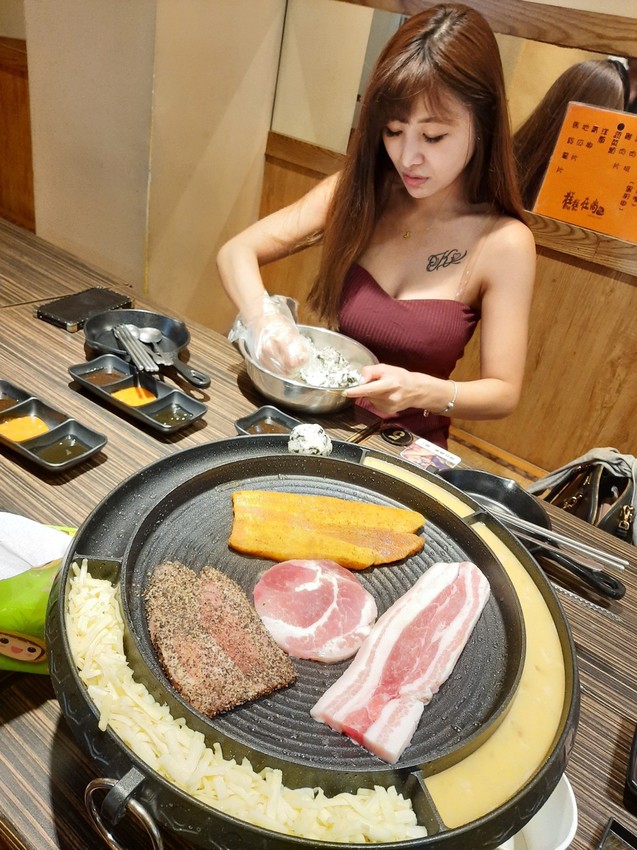 台中豐原美食推薦「糕糕在尚」韓式料理吃到飽！肉品飲料小菜無限供應~還有韓服體驗拍網美照!