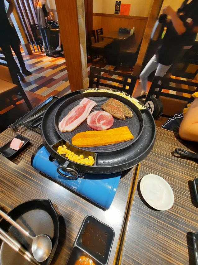 台中豐原美食推薦「糕糕在尚」韓式料理吃到飽！肉品飲料小菜無限供應~還有韓服體驗拍網美照!