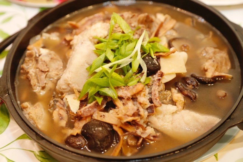 2020年菜,上網預訂,台中名店,台味櫻花蝦米糕,富貴筍絲燒蹄膀,年菜預購,有春年菜,有春茶館,紅糖年年步步糕,花雕御品鮮活蝦,酒家魷魚螺肉蒜,黃金蟲草燉烏雞 @VIVIYU小世界