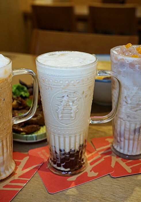 有春茶館｜超浮誇芒果冰開賣囉！還有不少新菜上市，必點糖醋燻鱸魚、青花椒牛小排板條、椒鹽鴨頭鴨翅，聚餐