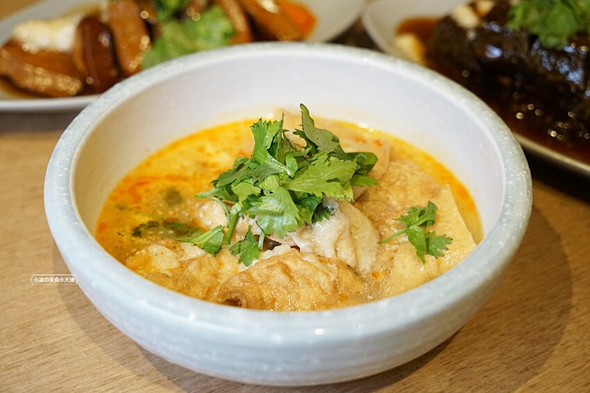 有春茶館｜超浮誇芒果冰開賣囉！還有不少新菜上市，必點糖醋燻鱸魚、青花椒牛小排板條、椒鹽鴨頭鴨翅，聚餐