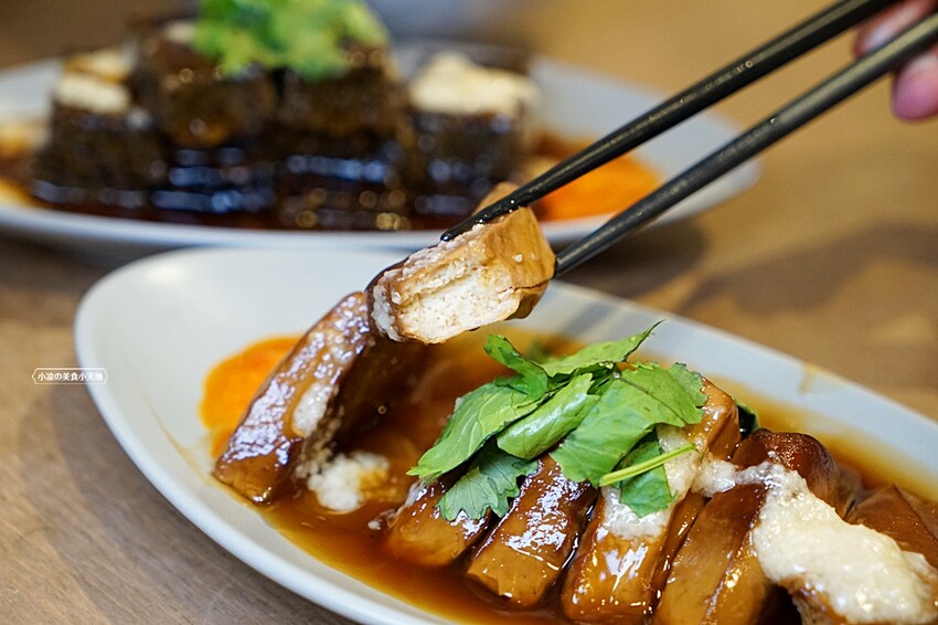 有春茶館｜超浮誇芒果冰開賣囉！還有不少新菜上市，必點糖醋燻鱸魚、青花椒牛小排板條、椒鹽鴨頭鴨翅，聚餐