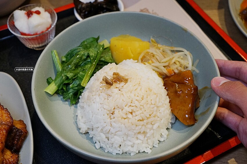 有春茶館｜超浮誇芒果冰開賣囉！還有不少新菜上市，必點糖醋燻鱸魚、青花椒牛小排板條、椒鹽鴨頭鴨翅，聚餐