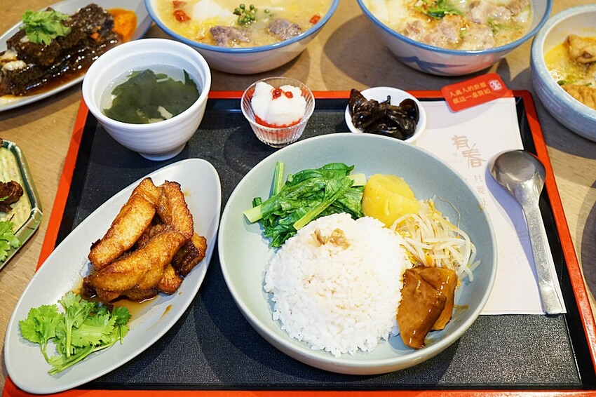 有春茶館｜超浮誇芒果冰開賣囉！還有不少新菜上市，必點糖醋燻鱸魚、青花椒牛小排板條、椒鹽鴨頭鴨翅，聚餐